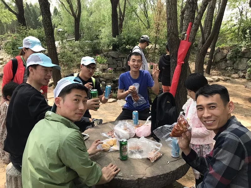 不锈钢达人野外开心的聚餐